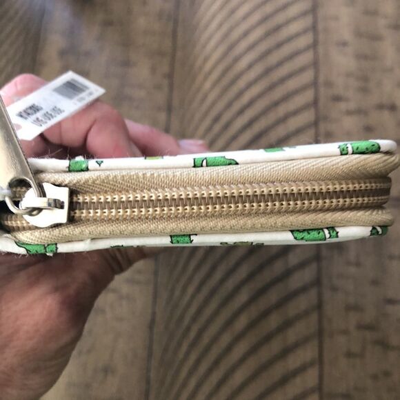 NWT Lucky 🍀 Cacti 🌵 Vegan 🌱 Zip Wallet 12 card inserts zip coin Secure! - Picture 13 of 17